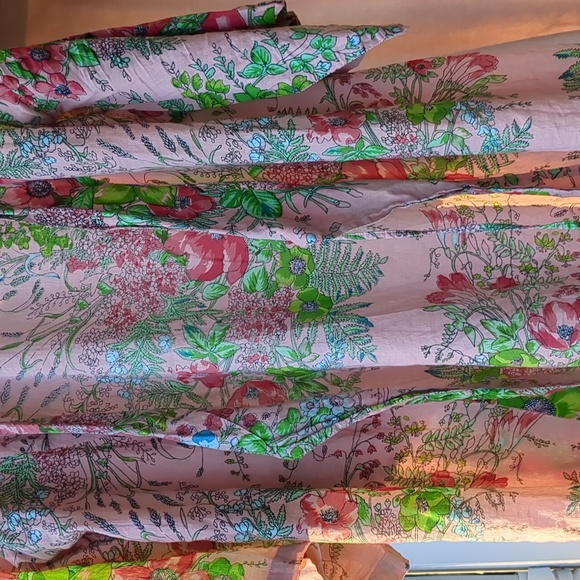 Lightweight floral cotton wrap - Picture 7 of 8